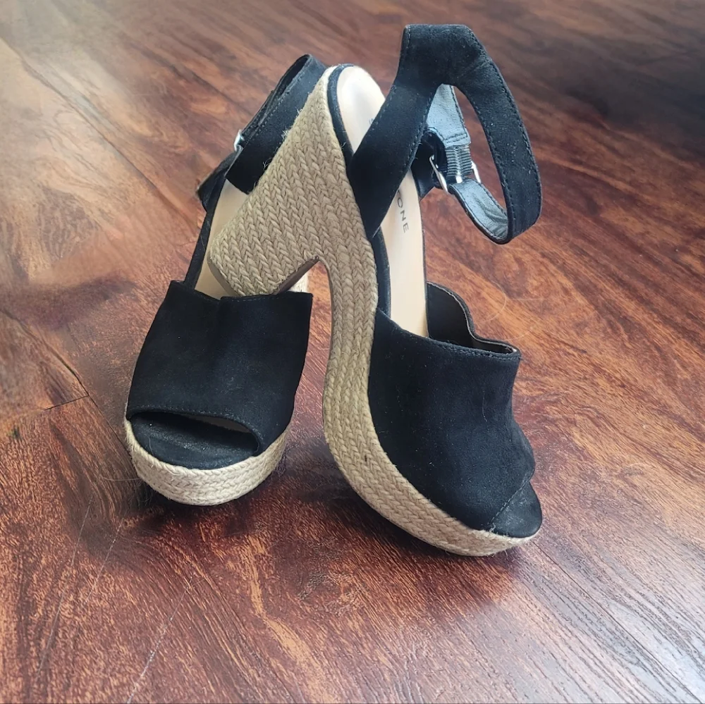 EUC Sun + Stone Fey Black Platform Faux Suede Sandals with Ankle Strap
